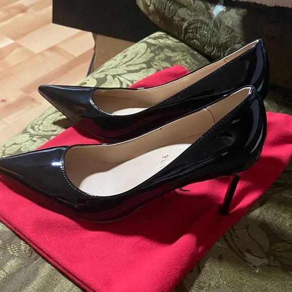 Elegant Black and Red Heels - Picture 8 of 8